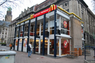 McDonalds-Coolsingel-by-MEI-Architects-and-Planners_dezeen_468_20