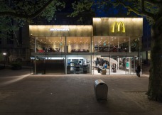 McDonalds-Coolsingel-by-MEI-Architects-and-Planners_dezeen_784_14
