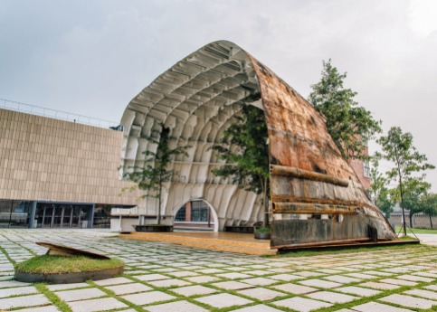 templ-shinslab-temporary-temple-seoul-south-korea-museum-courtyard-recycled-cargo-ship-parts-sugar-salt-pepper_dezeen_1568_13